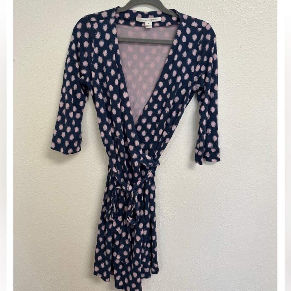 Diane von Furstenberg 100% Silk Knit Wrap Dress Navy with Lilac Dots - Size 6